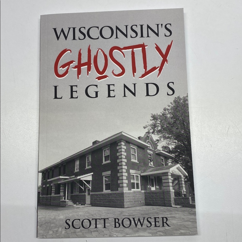 Wisconsin's Ghostly Legends: Haunting Tales from the Badger State - Soft Cover